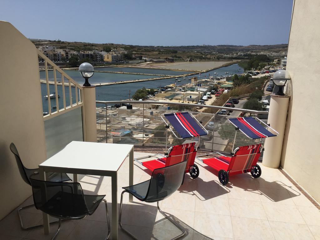Seafront Apartment Blue Water セント・ポールズ・ベイ エクステリア 写真