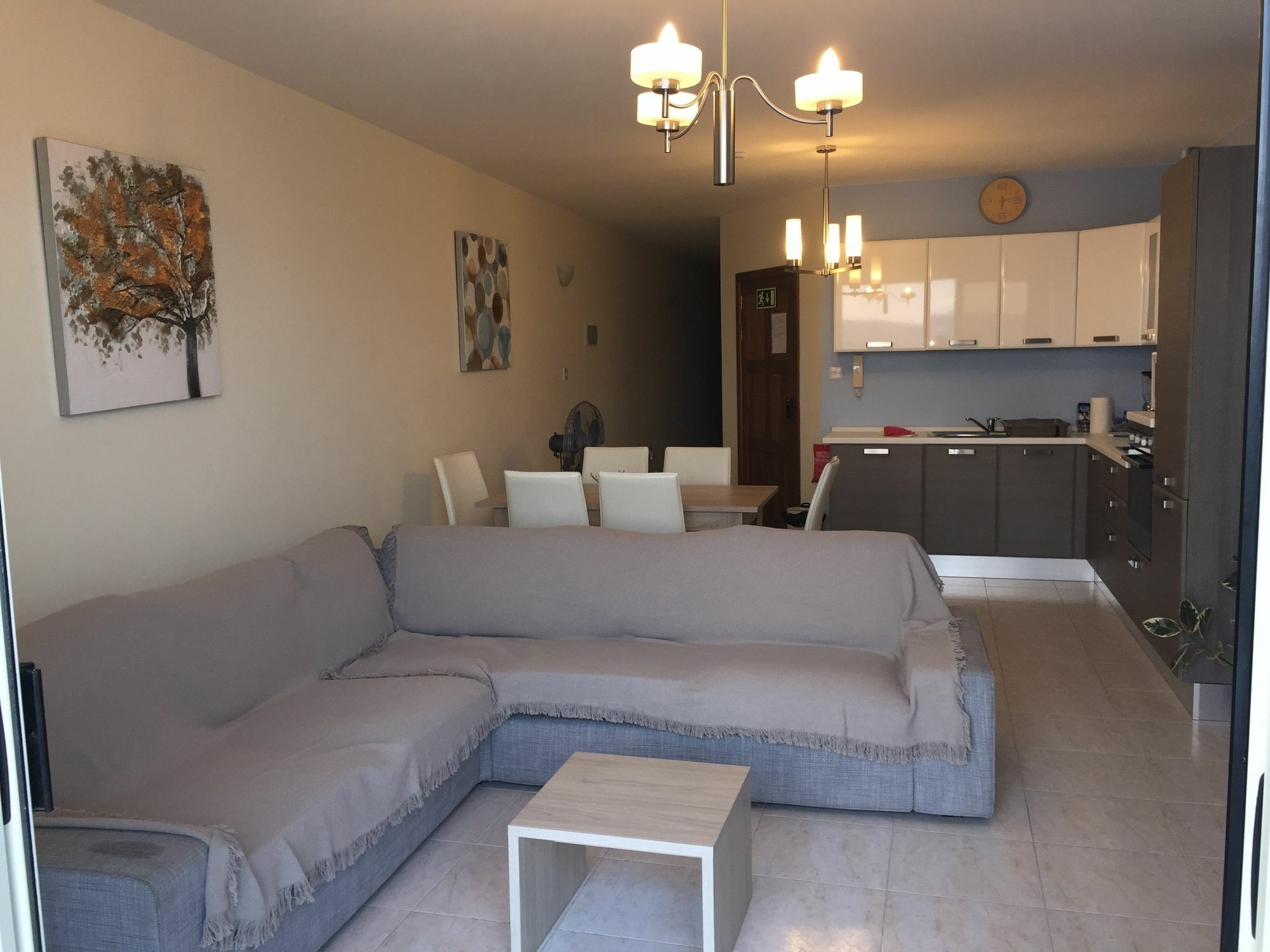 Seafront Apartment Blue Water セント・ポールズ・ベイ エクステリア 写真