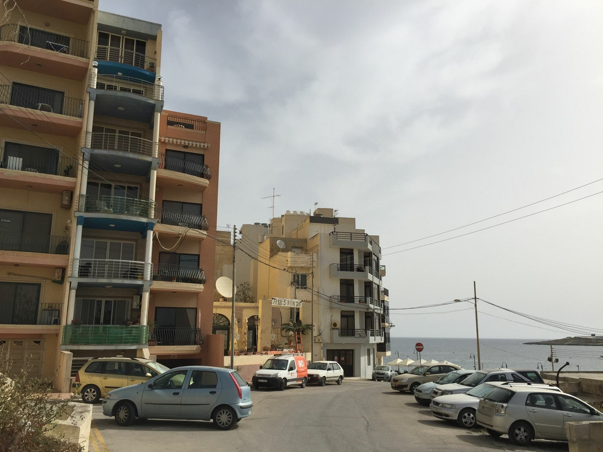 Seafront Apartment Blue Water セント・ポールズ・ベイ エクステリア 写真